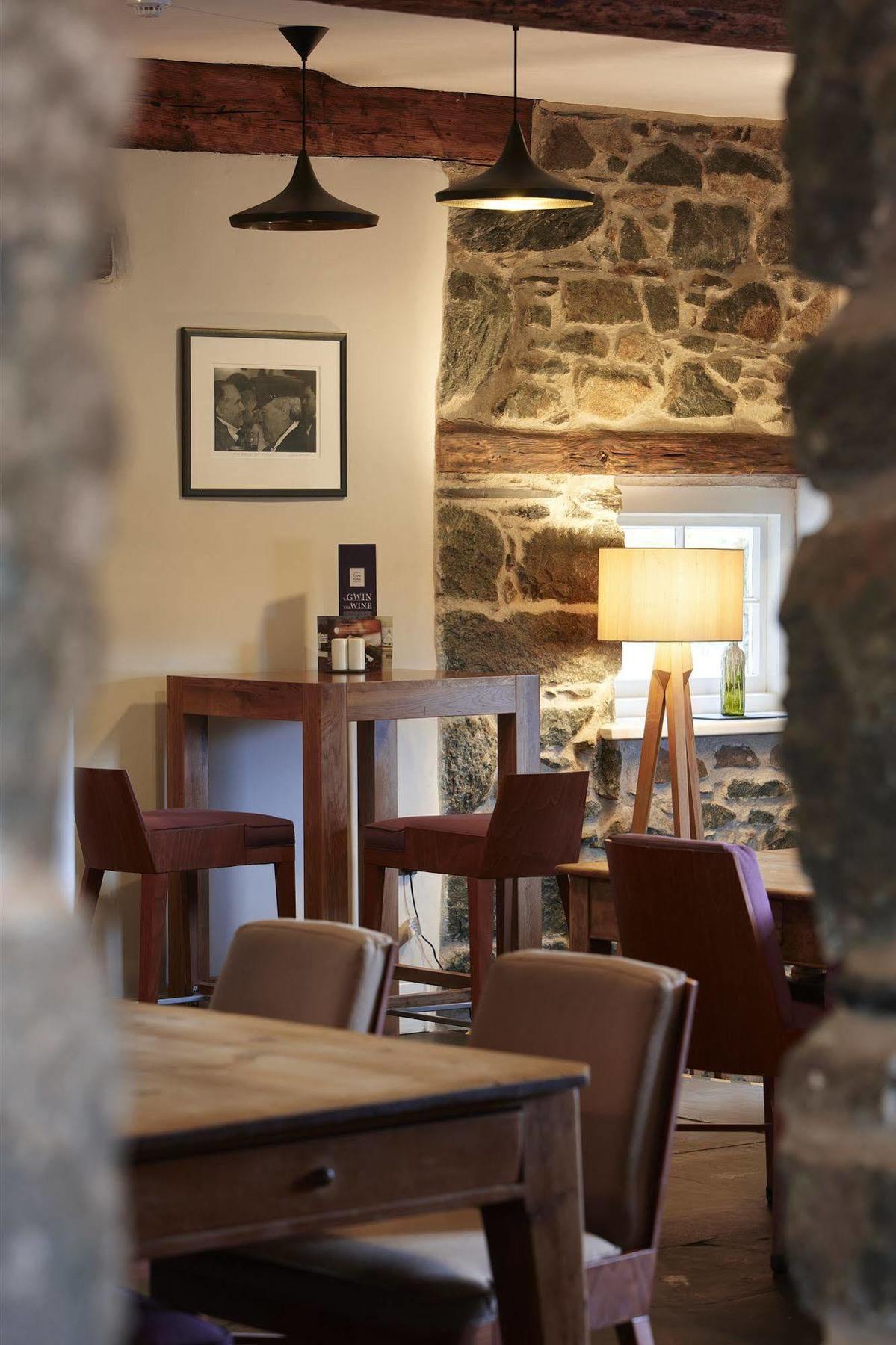Cross Foxes - Bar Grill Rooms Dolgellau Esterno foto