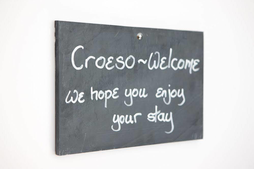 Cross Foxes - Bar Grill Rooms Dolgellau Esterno foto